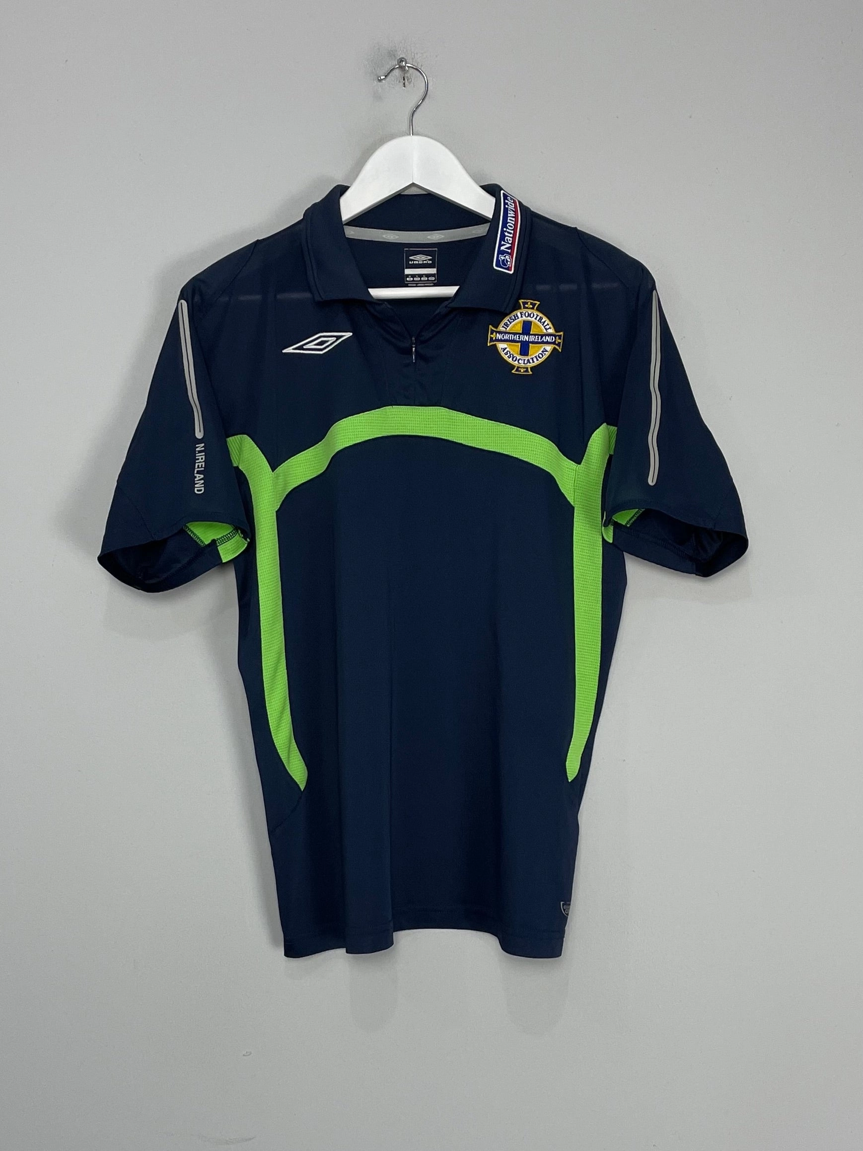 Rubberized Cuffs Ultra Thin Protective Film 2005/06 NORTHERN IRELAND TRAINING SHIRT (M) UMBRO