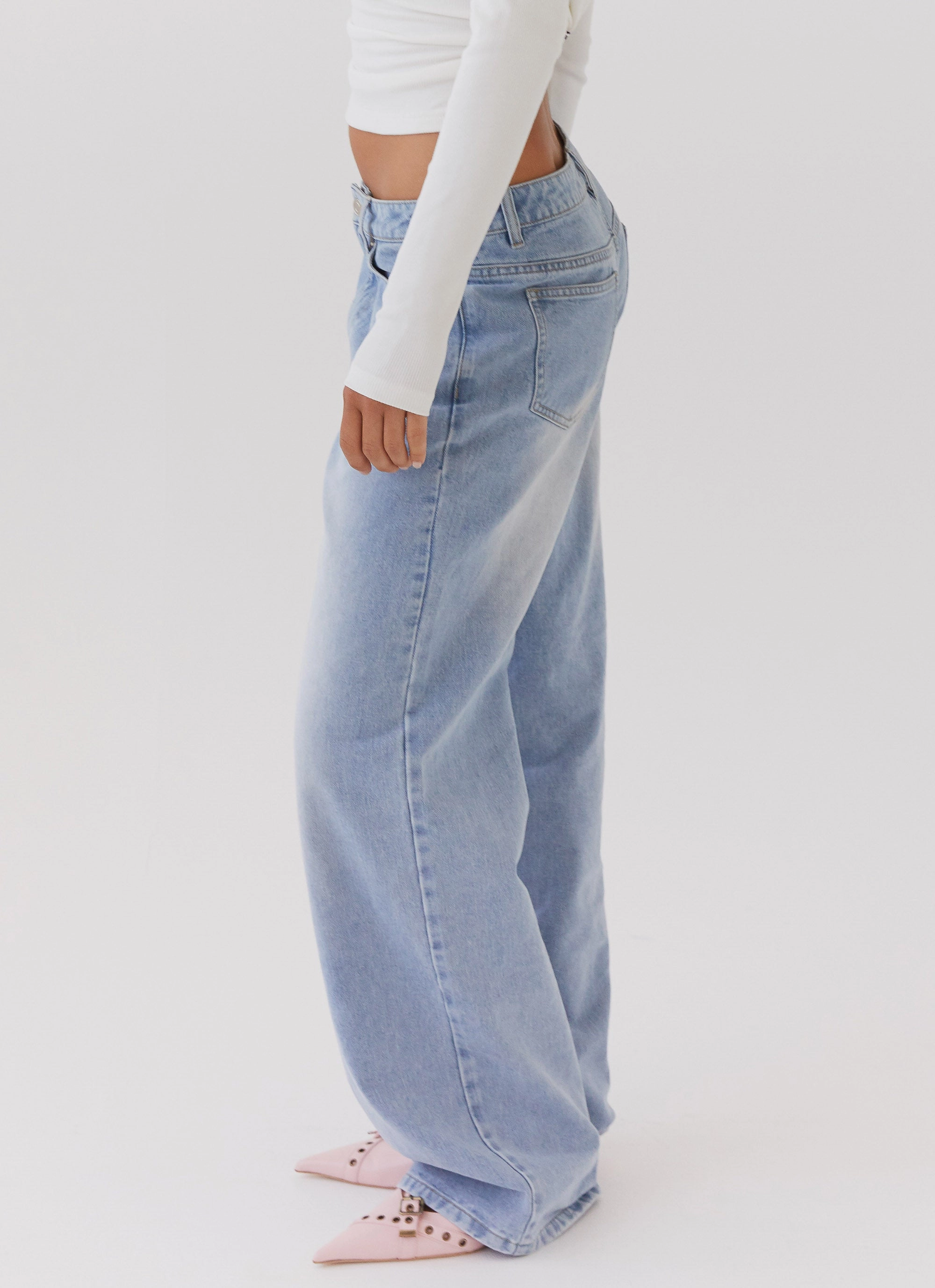 Universal Fit Design Everyday Comfort Wear Keanna Low Rise Denim Jeans - Light Blue