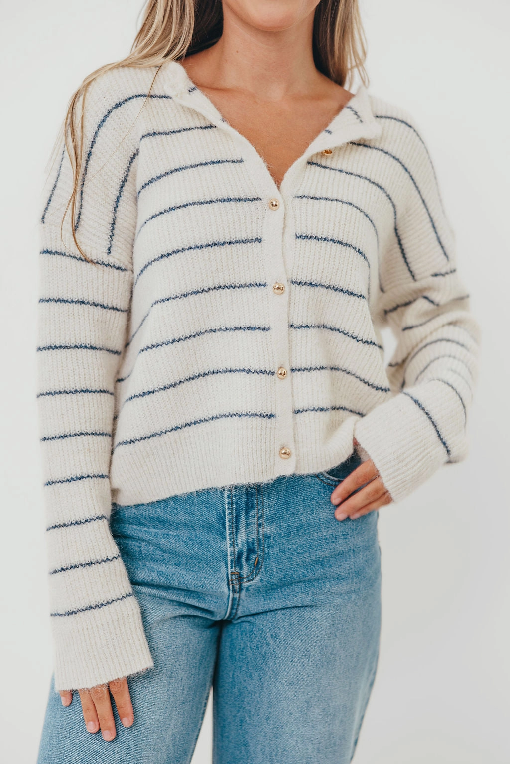 Bellevue Cardigan Top in Ivory Navy Odor Resistant Treatment