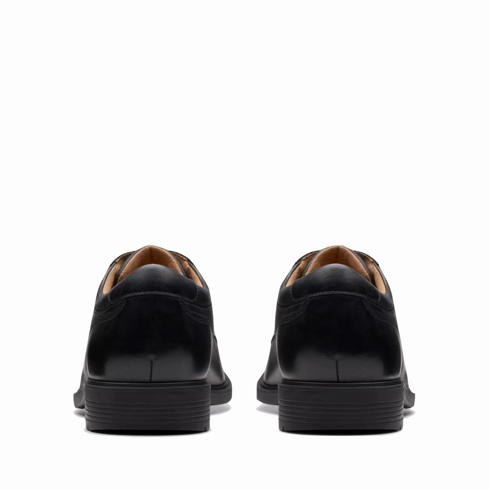 Clarks Men's Eldredge Plain Leather Slip Resistant Lace Shoe in Black Soft Edge