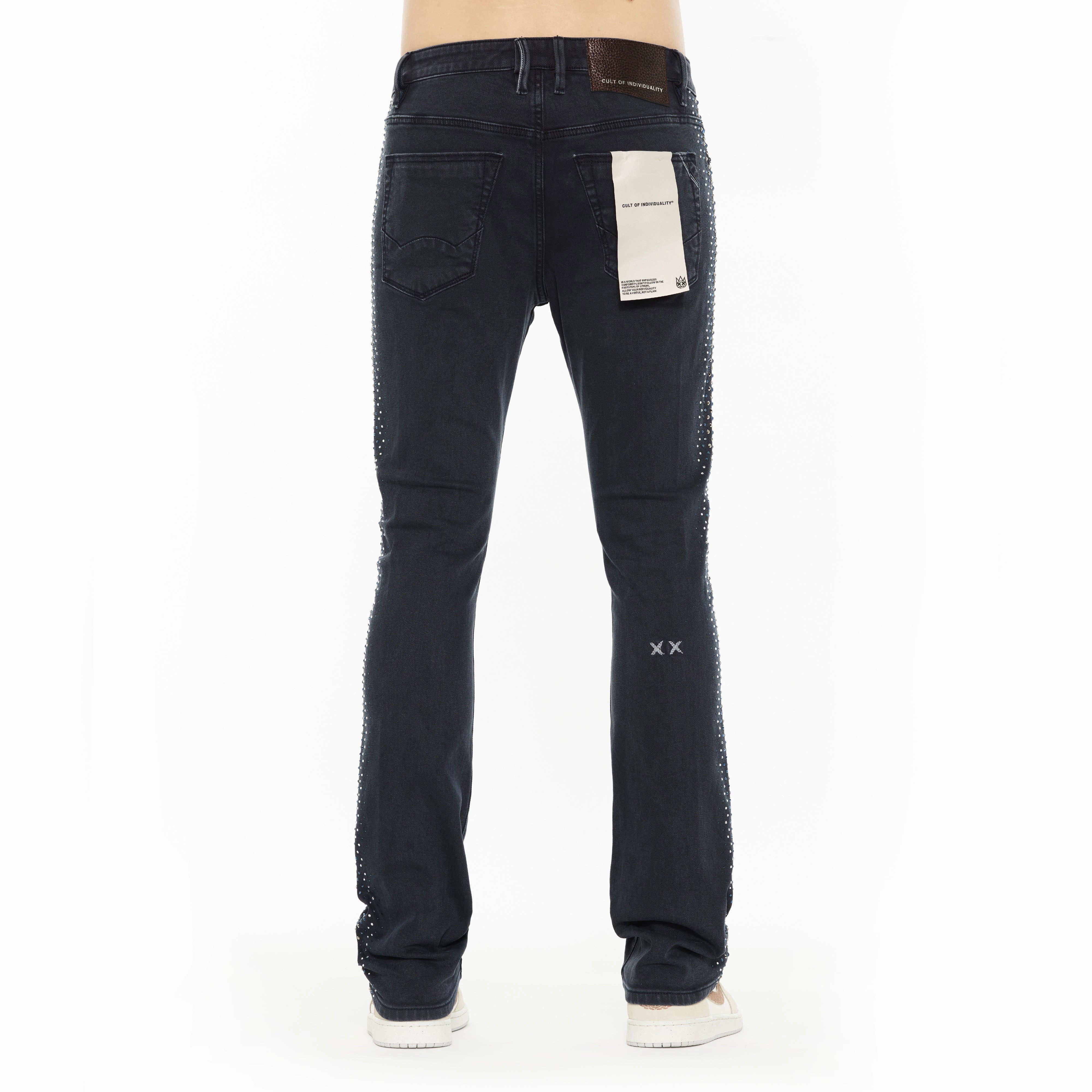 Cult x El Alfa Premium Lenny Bootcut 603 Jeans in Noir Match With All Modern Minimalist Creative Look