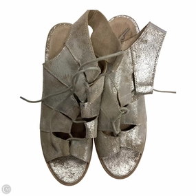 Casual Evening Wear Matte Finish Shoes Heels Block By Clothes Mentor In Silver & Tan, Size: 8.5