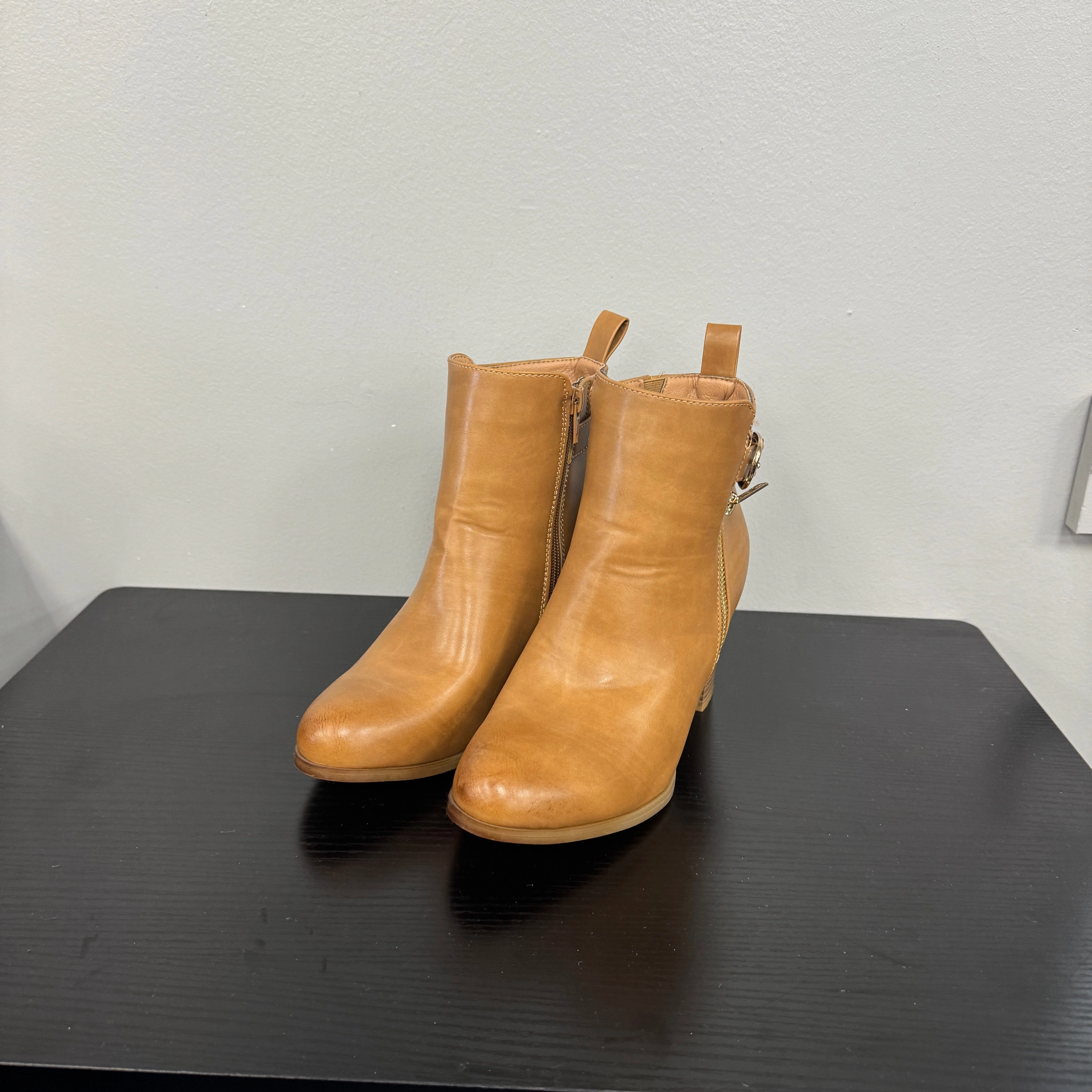 Shoes Heels Block By Clothes Mentor In Brown, Size: 7 Bridal Flats and Heels