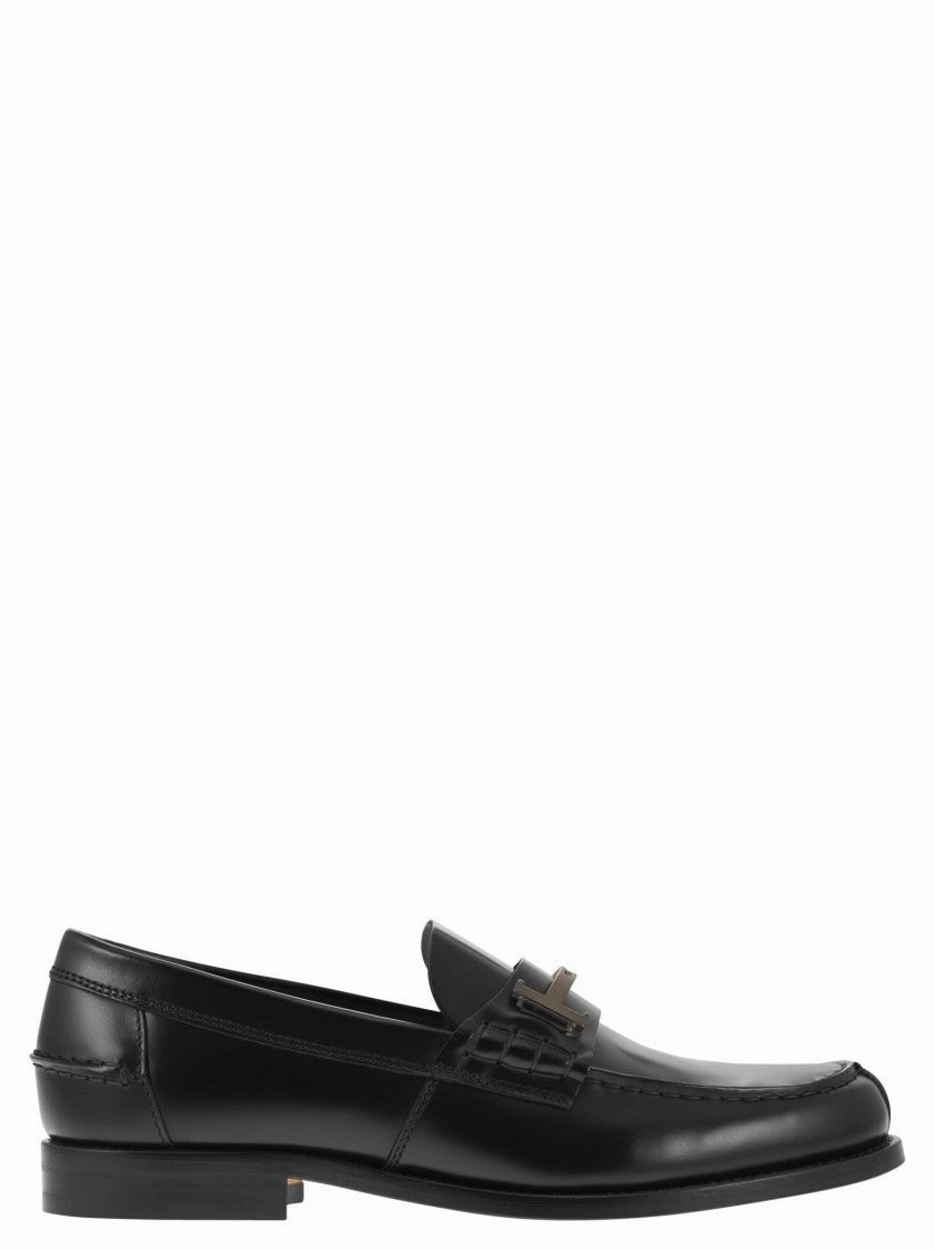 Leather Loafer With Iconic Metal T Accessory Hold Lane