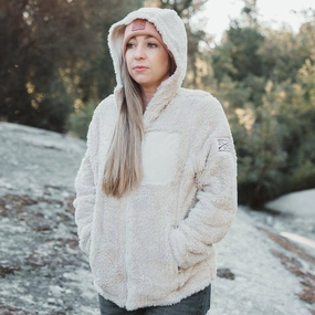 Women's Standard Issue Sherpa Fleece - Desert Sand Layer Friendly Recycled Polyester