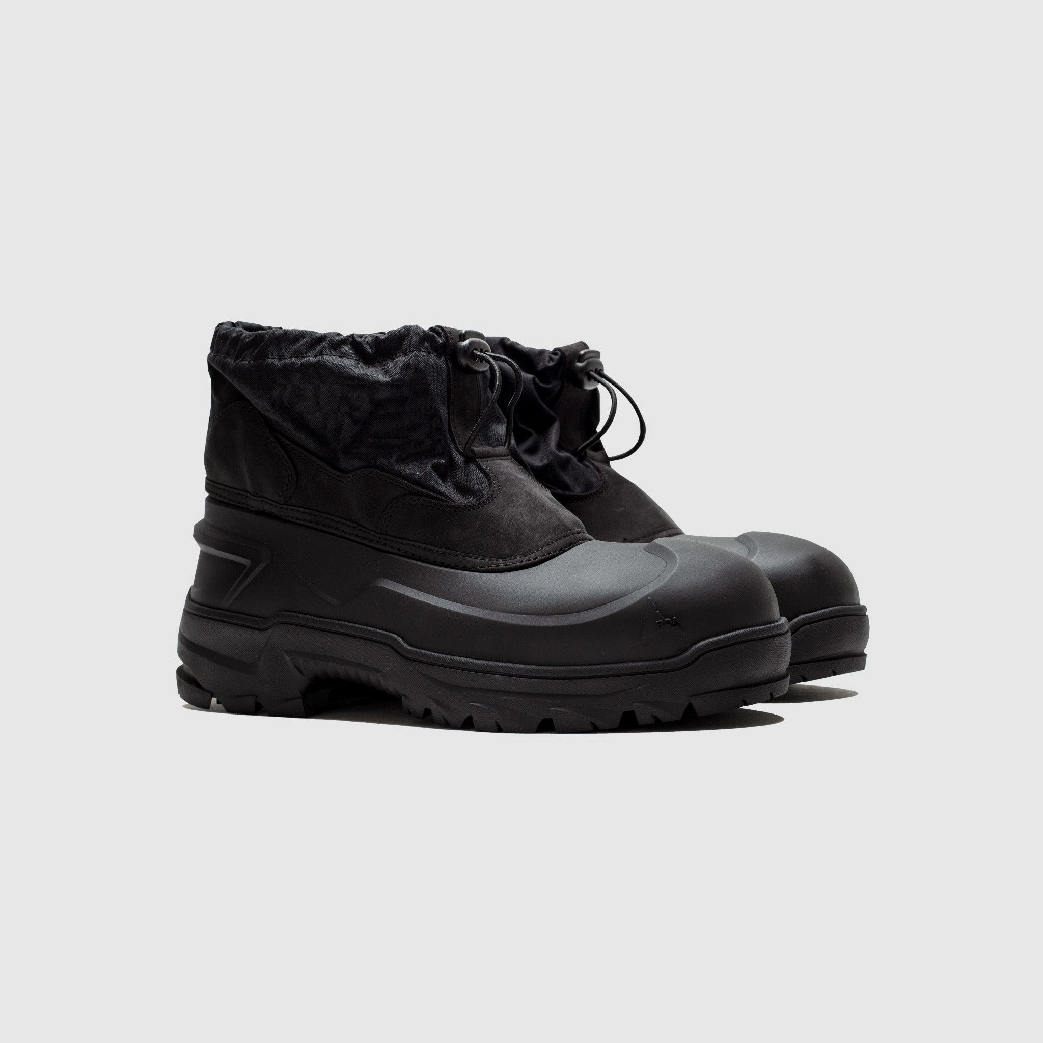LOW TOP RUBBER BOOT Superior Design Subtle design