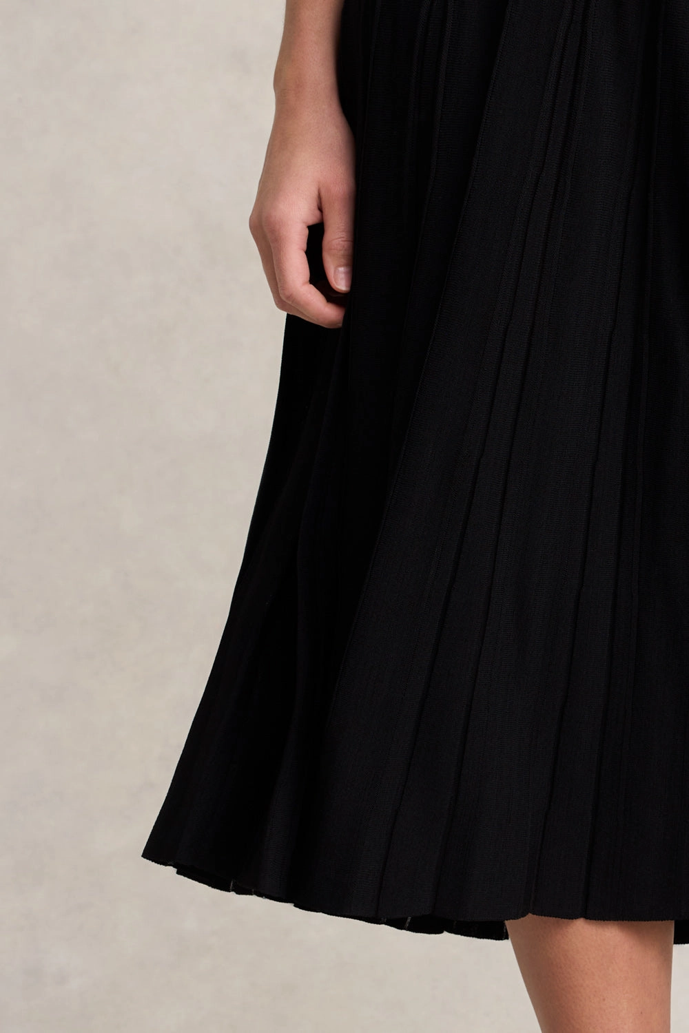 Smooth Edging Pleated Knit Skirt ?C Black