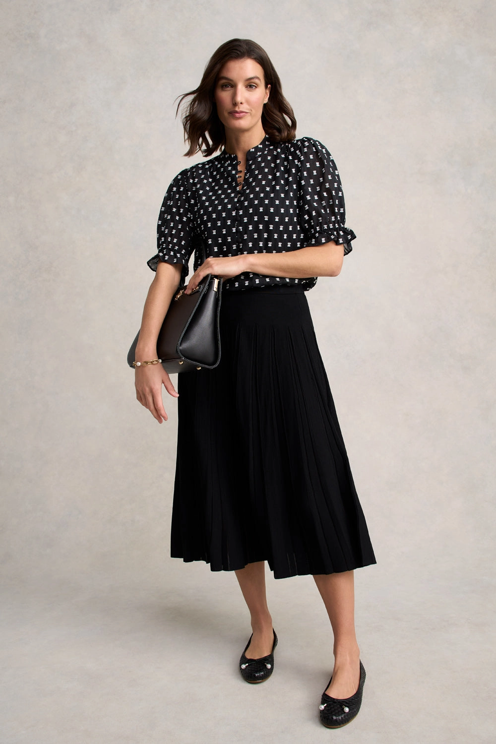 Flowy Drape Subtle Finish Pleated Knit Skirt ?C Black