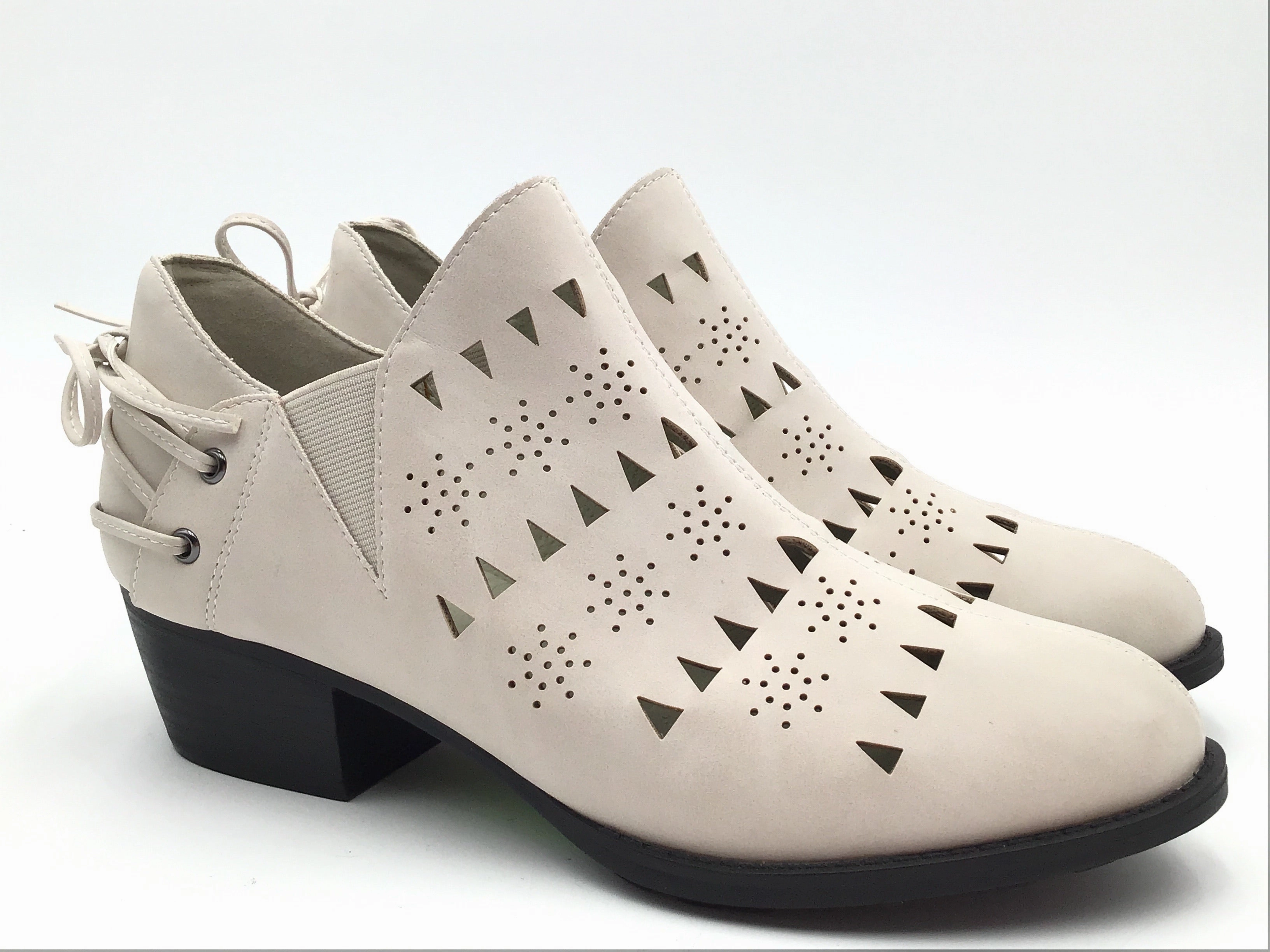 Gentle Finish Shoes Heels Block By Jbu By Jambu In Ivory, Size: 8.5