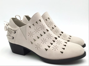 Gentle Finish Shoes Heels Block By Jbu By Jambu In Ivory, Size: 8.5