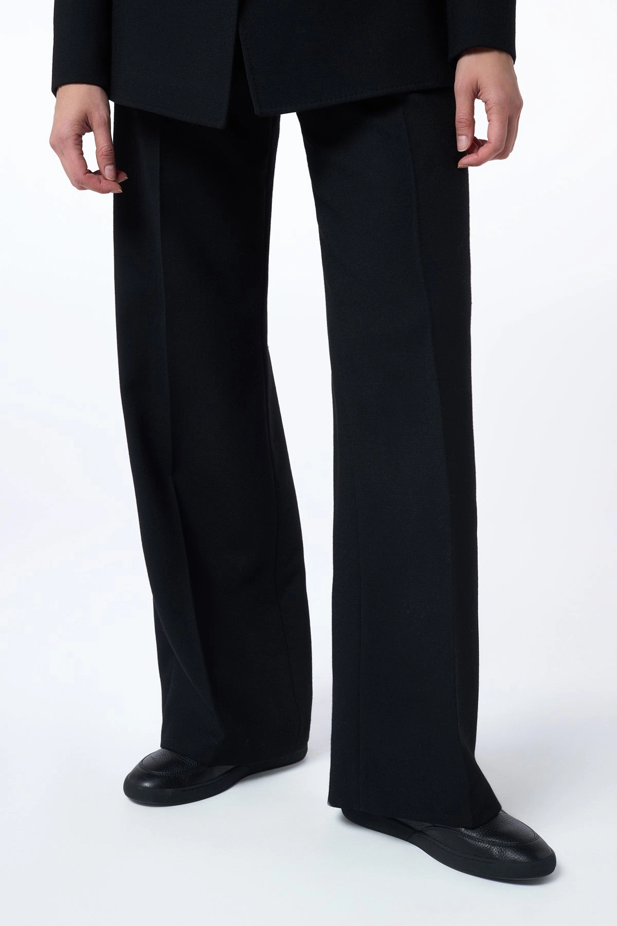 Comfortable Precision Tailored Design Norman Wide-Leg Pant in Black Recycled Virgin Wool