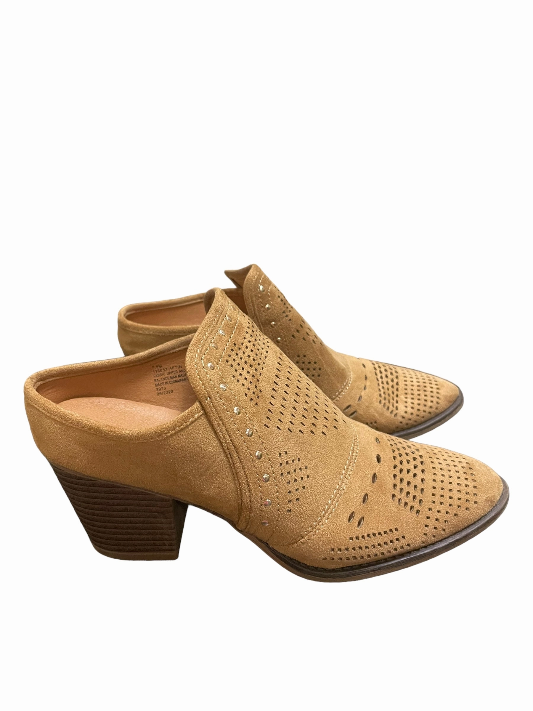 Soft Design Shoes Heels Block By Maurices In Brown, Size: 7.5