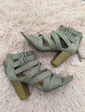 Shoes Heels Block By Universal Thread  Size: 6.5 Anti blister Minimal Mood