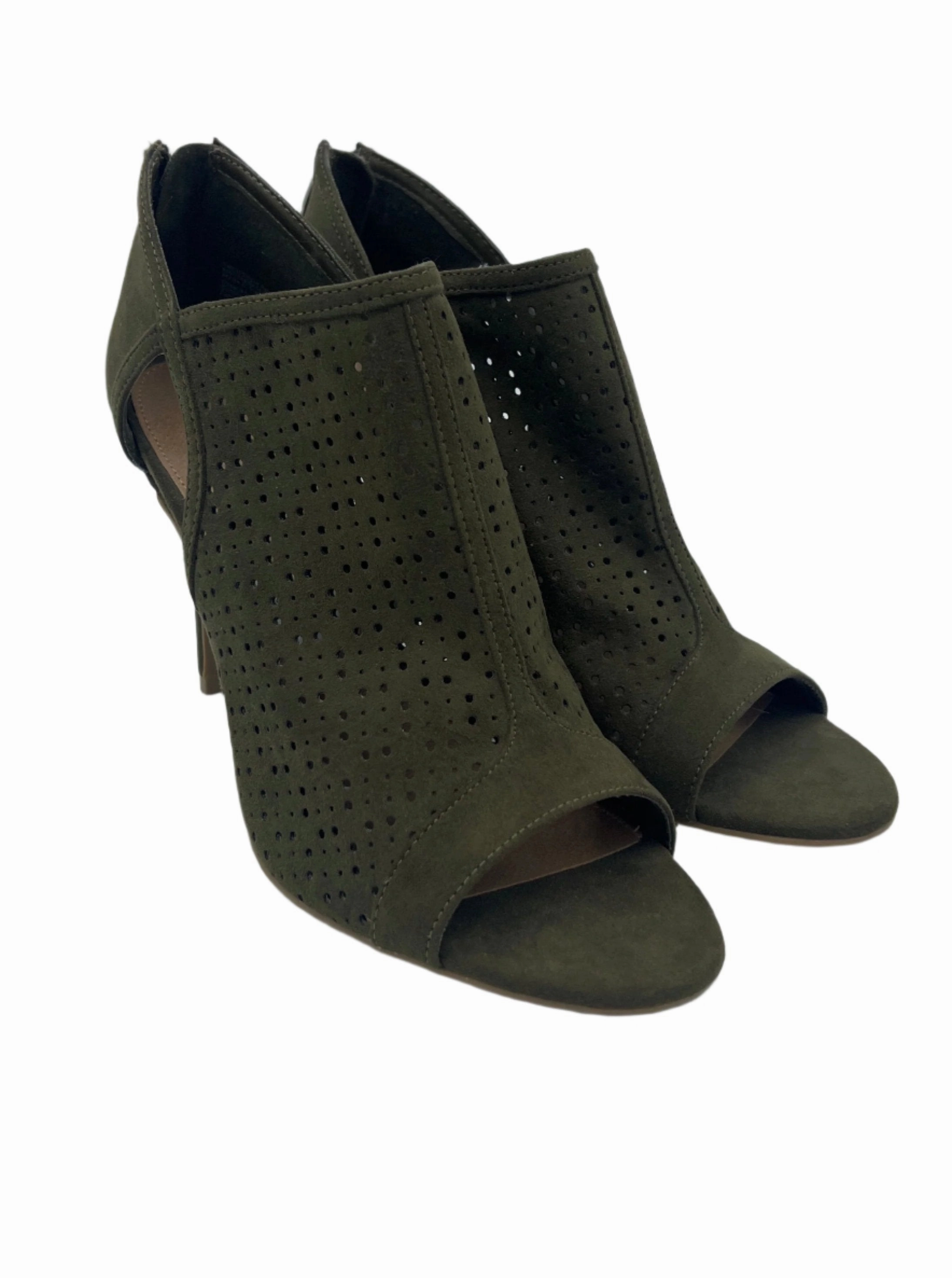 Easy Slip On Luxury Detail Shoes Heels Stiletto By Christian Siriano  Size: 7.5