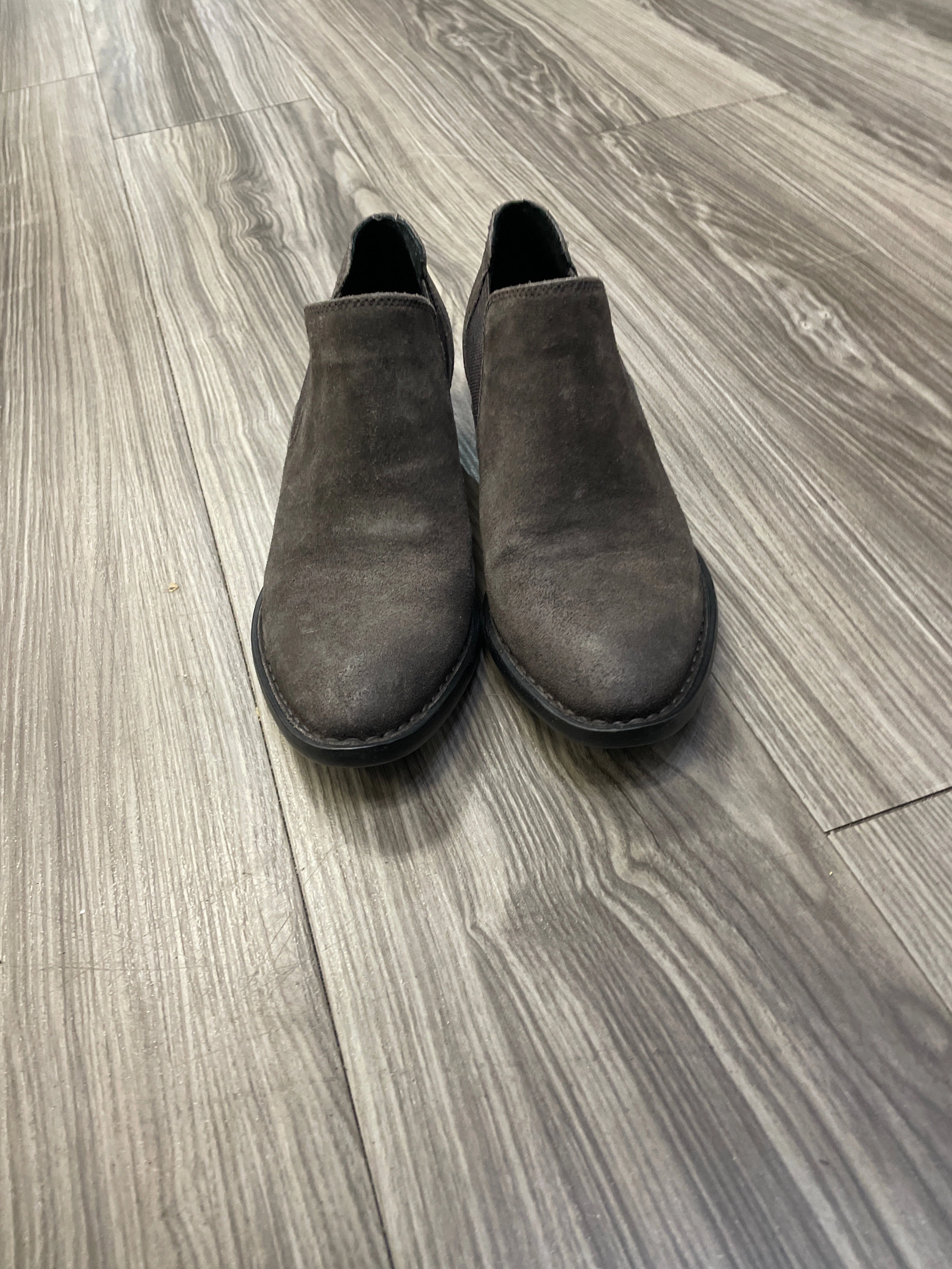 Breathable Lining Shoes Heels Block By Born  Size: 7