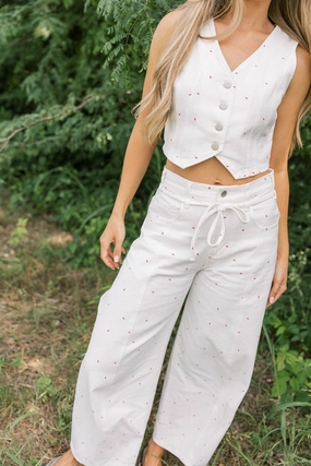 Outfit Essential Relaxed Style Work Ready Outdoor Enthusiast Parton Mini Bow Print Waist Tie Detail Washed Barrel Jeans in Off White *Final-Sale*