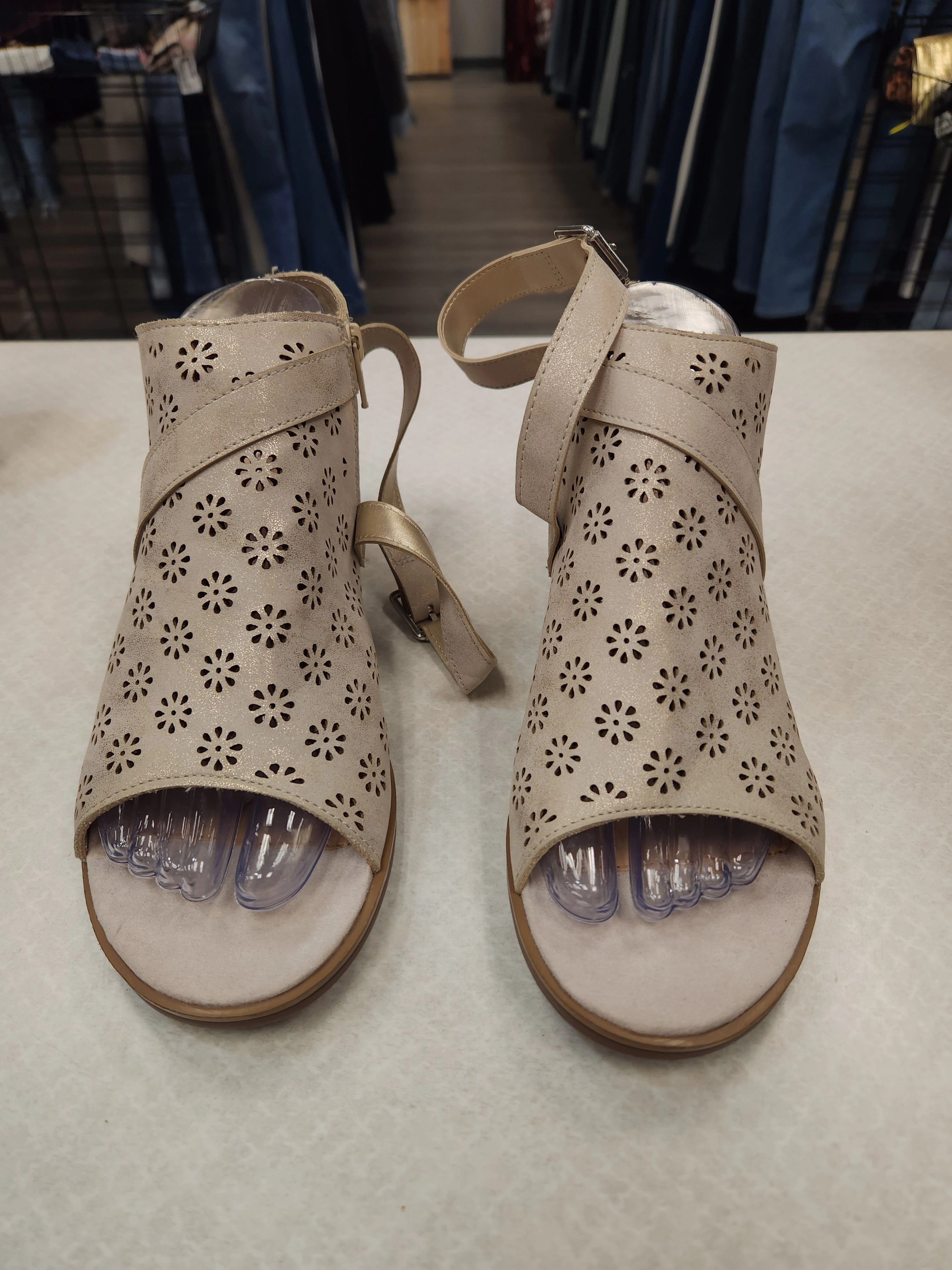 Comfortable Straps New Classic Shoes Heels Block By Clothes Mentor  Size: 6