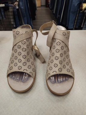 Comfortable Straps New Classic Shoes Heels Block By Clothes Mentor  Size: 6