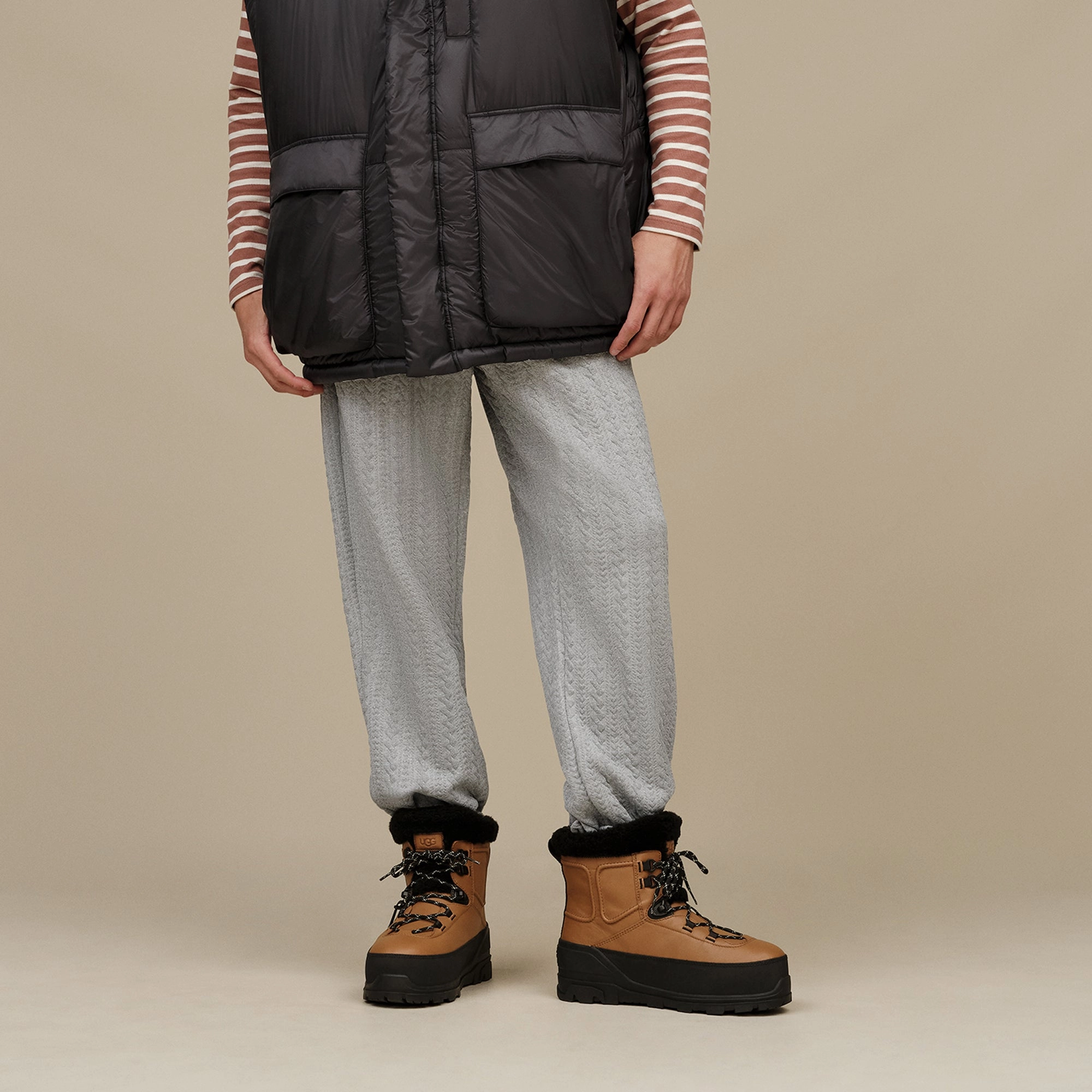 Flexible Frame Snowy Path Ugg Mens Shasta Mid Boots