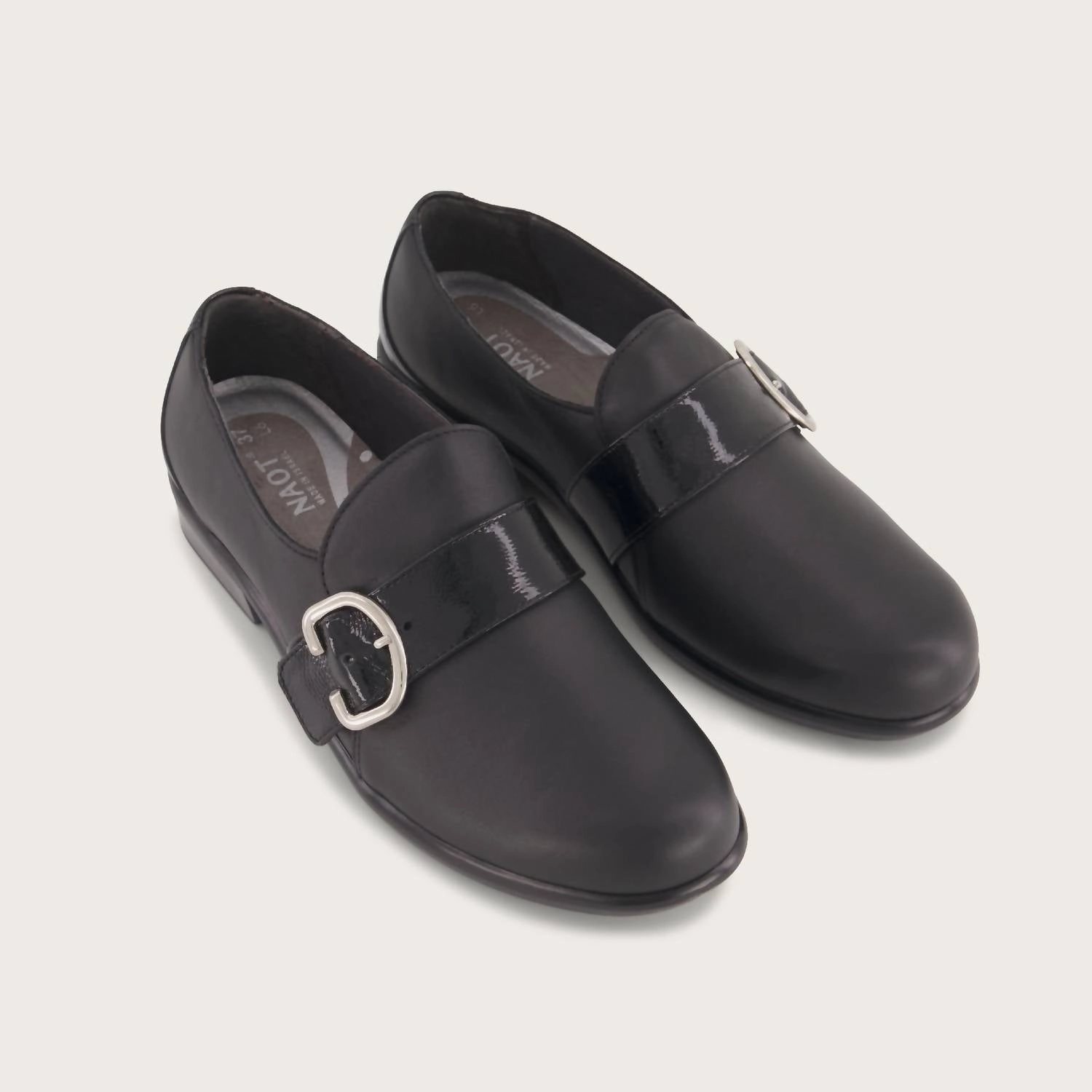 Women's Viscol Loafer In Jet Black Leather Flexible Style Heel Grip