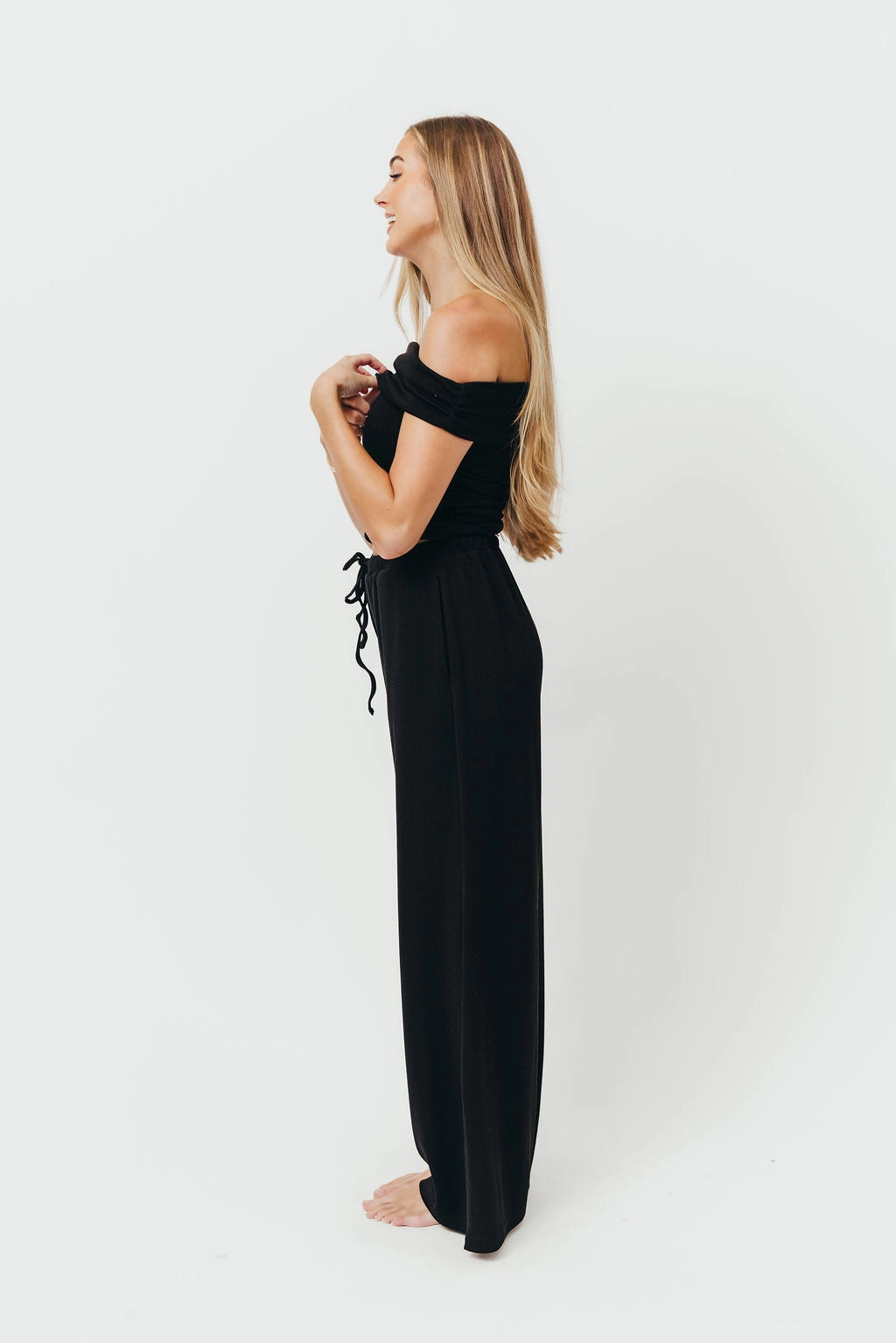 Zendaya Off-Shoulder Top and Drawstring Pants Set in Black Flat Lock Stitching